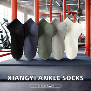 Chaussettes de base pour hommes absorbant la sueur pour le printemps et l'été Chaussettes courtes à coupe basse avec logo personnalisable et manchette au <span class=keywords><strong>bas</strong></span> du corps - Product Image 3