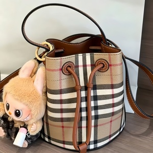 Sac à bandoulière pour femme de luxe 2025, sac fourre-tout pour femme en cuir PU de haute qualité, sac fourre-tout élégant de grande capacité pour femme - Product Image 1