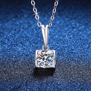 OUGEPHELI Pendentif Moissanite pour Femme, Collier en Argent Sterling S925, <span class=keywords><strong>Baiser</strong></span> d'<span class=keywords><strong>Ange</strong></span>, Couleur D, Chaîne en Forme <span class=keywords><strong>de</strong></span> Cœur, Saint-Valentin - Product Image 3