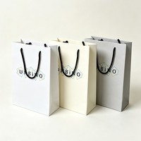 Sac en papier personnalisé avec nom imprimé, sac de shopping en papier avec logo de marque, sac de transport en papier sur mesure avec poignées, sac d'emballage cadeau pour la vente au détail