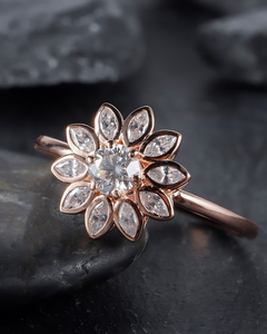 Bague de fiançailles en or rose massif avec diamant de laboratoire rond de 1,00 carat, sertie en clos, pour demande en mariage, mariage, promesse ou anniversaire - Product Image 2