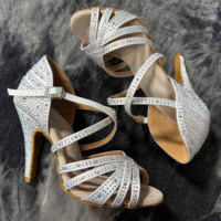 Chaussures de danse latine en Satin professionnel chaussures de robe de mariée brillantes blanches pour la performance de fête chaussures de danse du nouveau fabricant