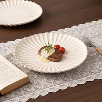 Service de vaisselle de mariage artisanal populaire, design marbre blanc de luxe, assiettes de présentation pour événements, festivals et locations