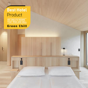 Ensemble de salle à manger sophistiqué pour hôtel boutique, table élégante, chaises ergonomiques, mobilier de luxe pour restaurant, produits pour hôtel boutique - Product Image 1