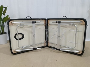 <span class=keywords><strong>Table</strong></span> <span class=keywords><strong>de</strong></span> <span class=keywords><strong>massage</strong></span> pliante en aluminium à 2 sections Source Factory, légère et facile à manipuler pour le spa - Product Image 4