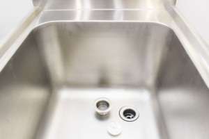 VICTORY Évier de cuisine à une cuve en acier inoxydable avec plinthe 30% de réduction pour hôtels et restaurants - Product Image 6