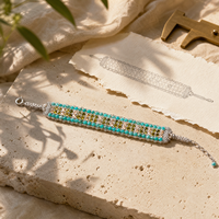 Bracelet large à perles avec motif chevron bicolore et perles aqua, bracelets tressés à la mode