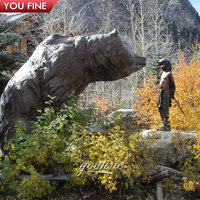 Statue de l'ours et de la fille de la famille des castors en bronze grandeur nature de Garden Forest