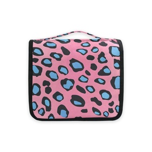Trousse de toilette de voyage portable grand format, imperméable, avec logo personnalisé et motif imprimé léopard - Product Image 2