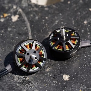 Motor Foxeer <span class=keywords><strong>Black</strong></span> <span class=keywords><strong>Hornet</strong></span> 3210 900KV para Drones de Carreras RC DIY - Product Image 2