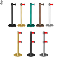 Barrière de file d'attente d'hôtel en acier inoxydable, poteaux rétractables avec ceinture pour le contrôle des foules, barrière anti-collision en acier 12V