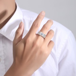 Nhẫn cưới bạc S925 Sterling dành cho nam, đính đá Moissanite tròn 1 carat, chất lượng VVS1, giá gốc từ xưởng Husky Fine Jewelry. - Product Image 5