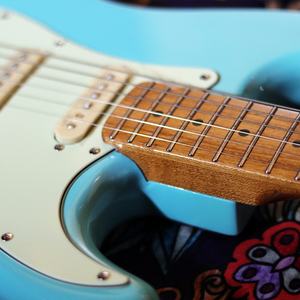 Guitarra Eléctrica <span class=keywords><strong>ST</strong></span> Profesional Directa de Fábrica, 22 Trastes Redondeados, Tamaño Completo, Pastillas SSH Alnico, Acabado de Alto Brillo, Suministro B2B al por Mayor - Product Image 5