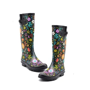 महिलाओं के लिए कस्टम मुद्रित गोल पैर की अंगुली विरोधी पर्ची बहुमुखी आलीशान जलरोधक वयस्क रबर बारिश जूते