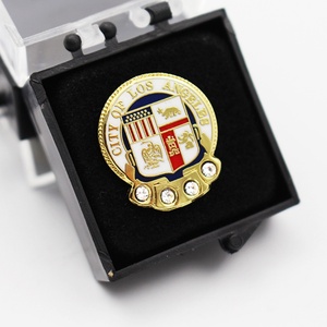 Badge en émail métallique personnalisé pour fournisseur en gros, émail souple ou dur, avec diamant - Product Image 1