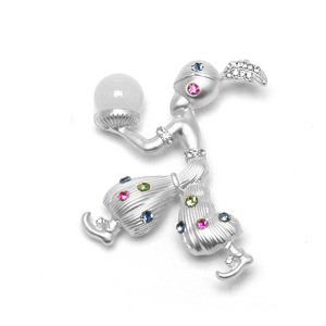 Figura de Dibujos Animados Creativa con Incrustaciones de Diamantes, Broche de Aleación Unisex, Figura Vintage de Sultán Árabe con Turbante Sosteniendo una Lámpara - Product Image 1