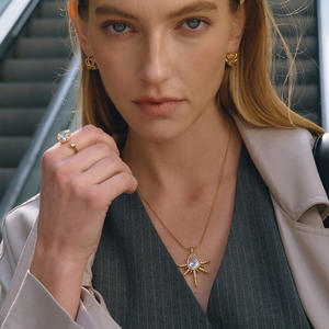 Collar de Perlas de Agua Dulce con Baño de Oro de 18K y Diseño de Sol y Luna, Estilo Europeo y Americano, con Logotipo Personalizado al por Mayor - Product Image 2