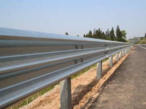 Run-Off-<strong>Road</strong> Crash Protection Galvanized 12-Gauge Thrie Beam <strong>Guardrail</strong> Corrosion-Resistant Triple <strong>Wave</strong> Beam <strong>Guardrail</strong> - Product Image 4
