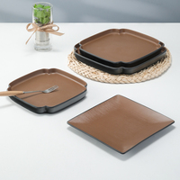 Service de table en mélamine noir or design Dubaï, assiette mate noire carrée