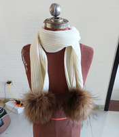 Écharpe tricotée pour bébés filles, couleur unie, avec pompons en fourrure de raton laveur, 100 % polyester, collection automne-hiver