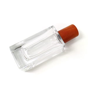 Botella de Perfume Cuadrada de Vidrio Transparente Lista para Enviar con Tapa Negra, Botella de Perfume Vacía de 30 ml, Botella de Spray para Fragancias de 50 ml - Product Image 4