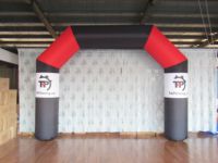 Arche gonflable noire d'extérieur pour les compétitions et les événements