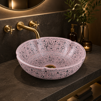 Élégant lavabo en céramique rose mat, lavabo sur pied en forme de fleur pour salle de bain, vasque de comptoir rose clair avec motif noir