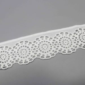 شريط دانتيل قطني عريض 7.2 سم أبيض بنمط زهور ثلاثي الأبعاد على الطراز الأوروبي للفساتين البوهيمية وحواف الستائر - Product Image 4