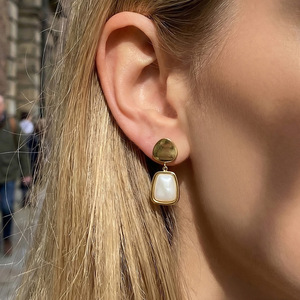 Pendientes <span class=keywords><strong>de</strong></span> Mujer <span class=keywords><strong>de</strong></span> Lujo Ligero, Acero Inoxidable 316, Madreperla Blanca, Diseño Exclusivo, Chapado en Oro Real <span class=keywords><strong>de</strong></span> 18K, Joyería <span class=keywords><strong>de</strong></span> Moda - Product Image 1