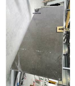 แผ่นหินควอตซ์เทียมสีเทาลายปลาทองขัดเงาขนาดใหญ่สำหรับทำท็อปเคาน์เตอร์ห้องครัว ห้องน้ำ ผนัง และพื้น - Product Image 1