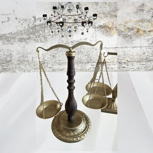 Candelabro de Metal Dorado de Estilo Minimalista, Portavelas Romántico con Forma de Pirámide, Decoración Creativa para Mesa de Bar de Estilo Europeo - Product Image 4