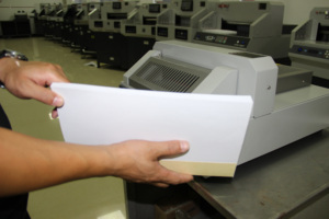 Guillotina Eléctrica de Escritorio ST-320V+ Tamaño A3 para Cortar Papel - Product Image 4