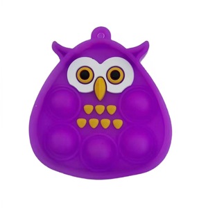 子供と大人のためのおもちゃのゴム製品ポップキーチェーンフィジェットスピナーのパックキーチェーン付き - Product Image 5