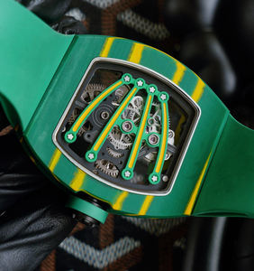 Montre pour homme en fibre de carbone haut de gamme avec cadran creux et montre personnalisée de designer de style sport vert disponible - Product Image 4