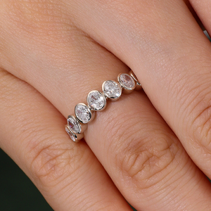Anillo de eternidad Haf con bisel ovalado, banda de oro macizo de 10k, 14k, 18k, con diamantes cultivados en laboratorio, unisex, para boda, fabricación de joyería personalizada. - Product Image 3