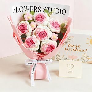 Regali Personalizzati per la Festa della Mamma, Fiori Lavorati a Mano, Bouquet di Rose Rosse, Blu e Gialle all'Uncinetto - Product Image 1