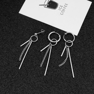 Boucles d'oreilles pendantes à pompons en acier inoxydable, design minimaliste et original, unisexe, vente en gros de bijoux, collection 2026 de haute qualité et très demandée - Product Image 1