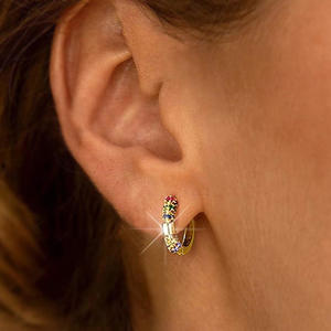 Orecchini a Cerchio Dorati da Donna, Design Floreale con Cristalli e Strass, Placcati in Oro 18K, Gioielli Trendy per Feste - Product Image 3