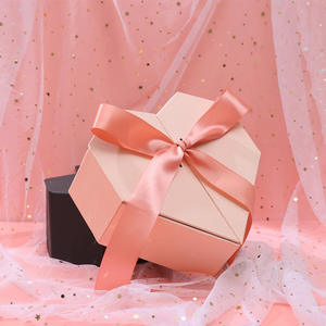 علبة عطر رومانسية كهدية للخطوبة - علبة تغليف على شكل قلب لطلب الزواج - Product Image 3