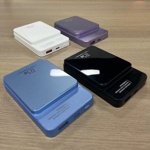 Batería Externa Portátil Mini de 10000mAh con Logotipo Personalizado, Carga Rápida Pd22.5w, Pantalla Digital, Carga Inalámbrica Magnética - Product Image 5