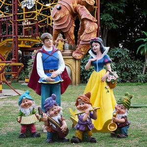 Conjunto de esculturas de Blancanieves y siete enanitos: personajes de cuentos de fibra de vidrio encantados para parques temáticos - Product Image 1