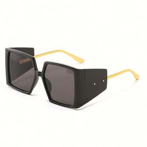 Lunettes de soleil carrées surdimensionnées à monture large, couleur bonbon, résistantes au vent, avec logo personnalisé, pour femmes - Product Image 4