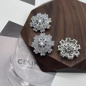 水晶水钻钻石向日葵装饰锆纽扣缝制纽扣，用于服装Diy装饰