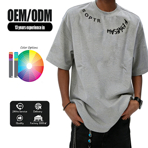 Camiseta de moda urbana americana para hombre con estampado de letras en el cuello, de tejido grueso, corte holgado y hombros caídos - Product Image 1