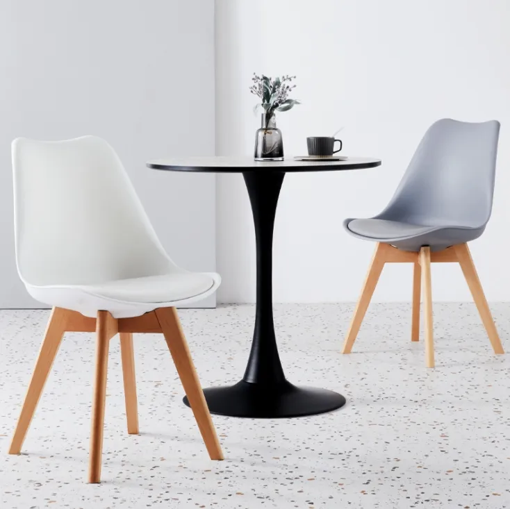 İskandinav Sillas Para ahşap bacaklar Comedor antika plastik kumaş Cafe şezlong restoran ve otel için yemek takımı yemek sandalyeleri