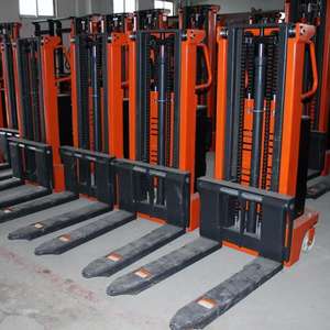 Apilador manual de 1-3 toneladas con sistema de frenos: seguro para cargar/descargar en pisos planos - Product Image 1