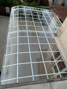 Abri d'auto moderne d'extérieur OEM auvent en aluminium auvent en polycarbonate toit patio nature <span class=keywords><strong>bois</strong></span> traité sous pression garages en métal pour <span class=keywords><strong>voitures</strong></span> - Product Image 4