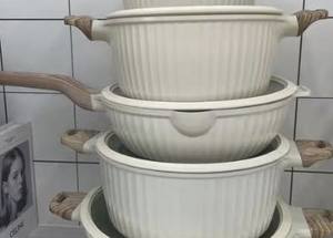 Juego de Utensilios de Cocina Modernos UAKEEN de 10 Piezas, Cacerola de 2.7L, 4.6L, 7L, 10L, Sartén Profunda de 4.2L, Asa con Textura de Madera, Olla Antiadherente - Product Image 4