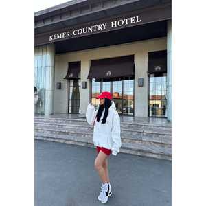 Sudadera con Capucha Blanca para Mujer con Diseño Bordado en E - Product Image 3