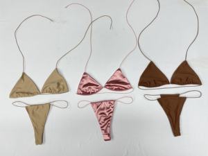 <span class=keywords><strong>2023</strong></span> conjuntos <span class=keywords><strong>de</strong></span> Bikini <span class=keywords><strong>de</strong></span> satén brillante <span class=keywords><strong>de</strong></span> lujo personalizado para mujer, fabricación <span class=keywords><strong>de</strong></span> trajes <span class=keywords><strong>de</strong></span> baño con patrón impreso, ropa <span class=keywords><strong>de</strong></span> playa para <span class=keywords><strong>piscina</strong></span>, 10000 piezas - Product Image 2